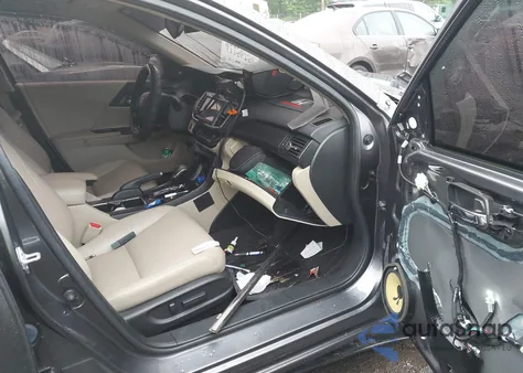 2017 Honda Accord Hybrid Ex-L z USA, uszkodzony, nr VIN JHMCR6F50HC022730